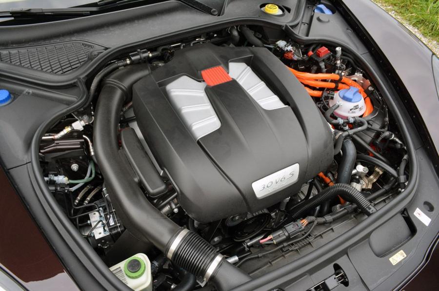  Porsche Panamera S E-Hybrid 2014 года  (фото 27 из 50)